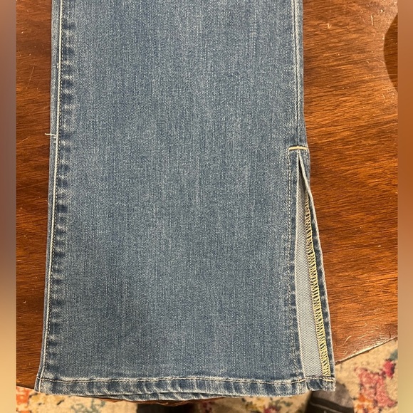 L'Agence
Abilene High Rise Baby Bootcut Slit Jeans size 29 - Picture 6 of 9